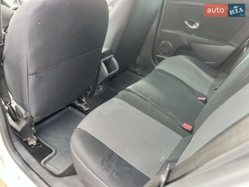 Универсал Renault Megane 2010 в Сарнах фото 11 Универсал Renault Megane 2010 в Сарнах