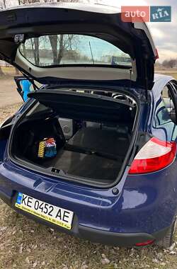Хэтчбек Renault Megane 2010 в 