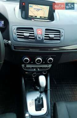 Хэтчбек Renault Megane 2011 в 