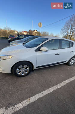 Хэтчбек Renault Megane 2011 в 