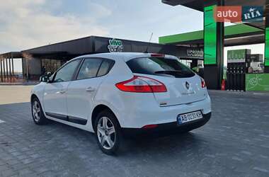 Хэтчбек Renault Megane 2012 в 