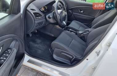 Хэтчбек Renault Megane 2012 в 
