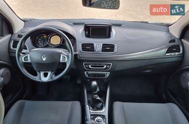 Хэтчбек Renault Megane 2012 в 