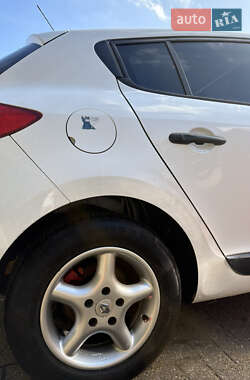 Хетчбек Renault Megane 2011 в 
