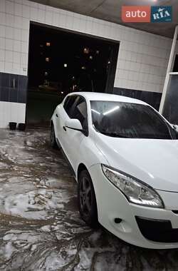 Хэтчбек Renault Megane 2011 в 