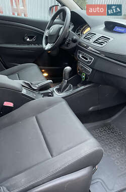 Хэтчбек Renault Megane 2011 в 