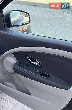 Хэтчбек Renault Megane 2012 в 