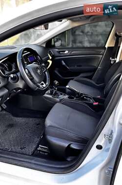 Седан Renault Megane 2018 в 