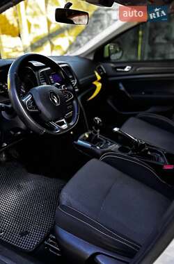 Седан Renault Megane 2018 в 