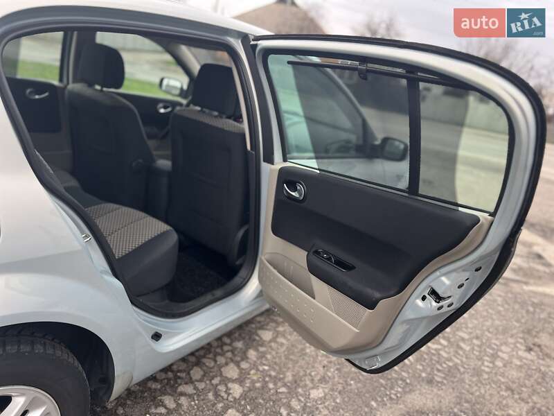 Седан Renault Megane 2003 в Лозовой