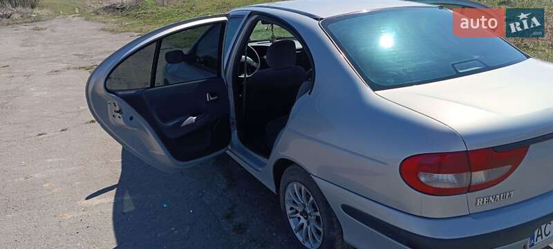 Седан Renault Megane 2003 в Нововолинську