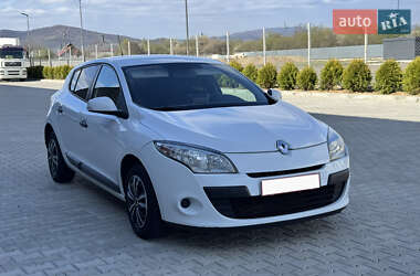 Хэтчбек Renault Megane 2011 в 