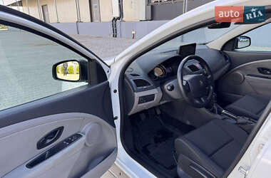 Хэтчбек Renault Megane 2011 в 