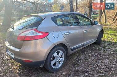 Хэтчбек Renault Megane 2010 в 