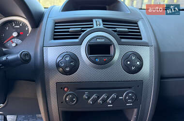 Седан Renault Megane 2005 в 
