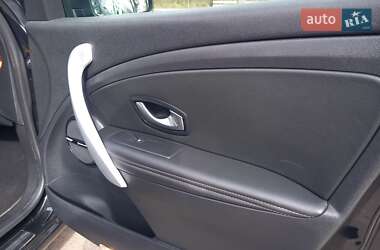 Хэтчбек Renault Megane 2011 в 