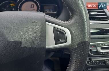 Хэтчбек Renault Megane 2011 в 