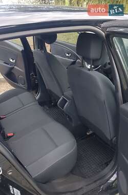 Хэтчбек Renault Megane 2011 в 