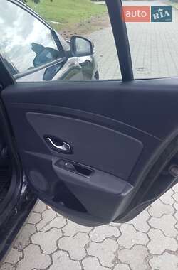 Хэтчбек Renault Megane 2011 в 