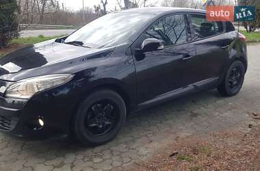 Хэтчбек Renault Megane 2011 в 