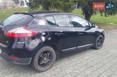 Хэтчбек Renault Megane 2011 в 