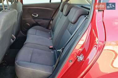 Хэтчбек Renault Megane 2010 в 