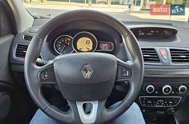 Хэтчбек Renault Megane 2010 в 