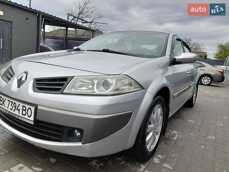 Седан Renault Megane 2006 в Остроге