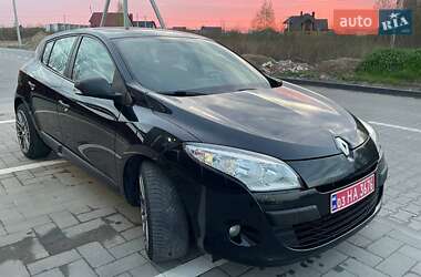 Хэтчбек Renault Megane 2012 в 