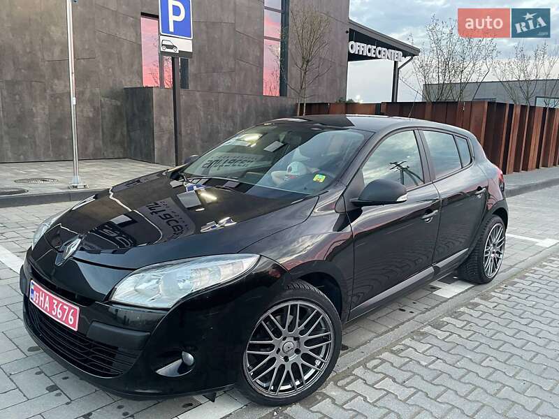 Хэтчбек Renault Megane 2012 в 