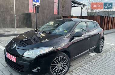 Хэтчбек Renault Megane 2012 в 
