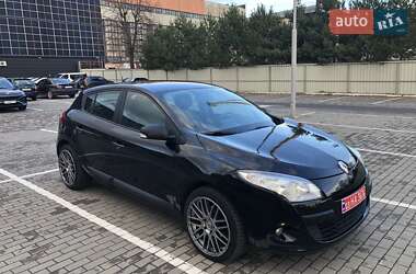 Хэтчбек Renault Megane 2012 в 