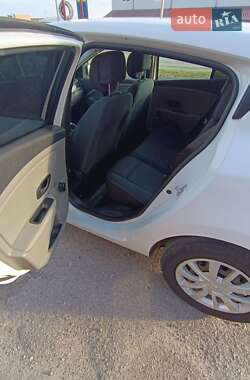 Хэтчбек Renault Megane 2011 в 