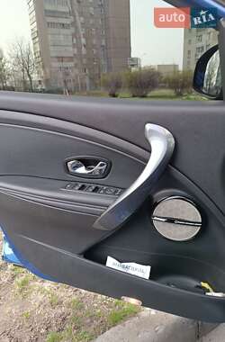 Хэтчбек Renault Megane 2011 в 