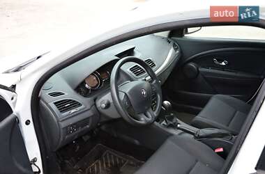 Хэтчбек Renault Megane 2012 в 