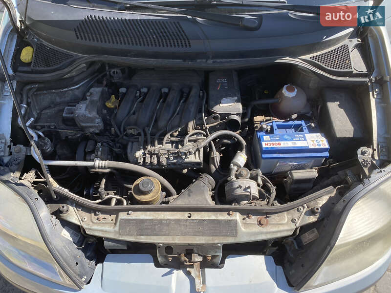 Хетчбек Renault Megane 2002 в Чернівцях фото 5 Хетчбек Renault Megane 2002 в Чернівцях