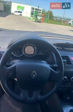 Хэтчбек Renault Megane 2010 в 