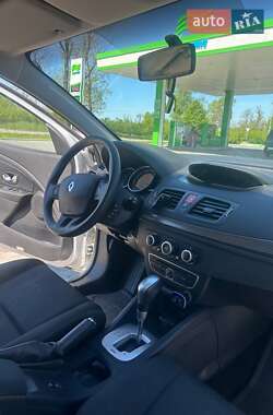 Хэтчбек Renault Megane 2010 в 