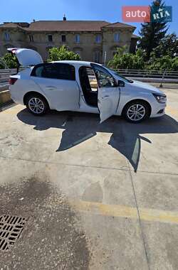 Седан Renault Megane 2016 в 