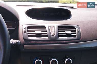Хетчбек Renault Megane 2012 в 