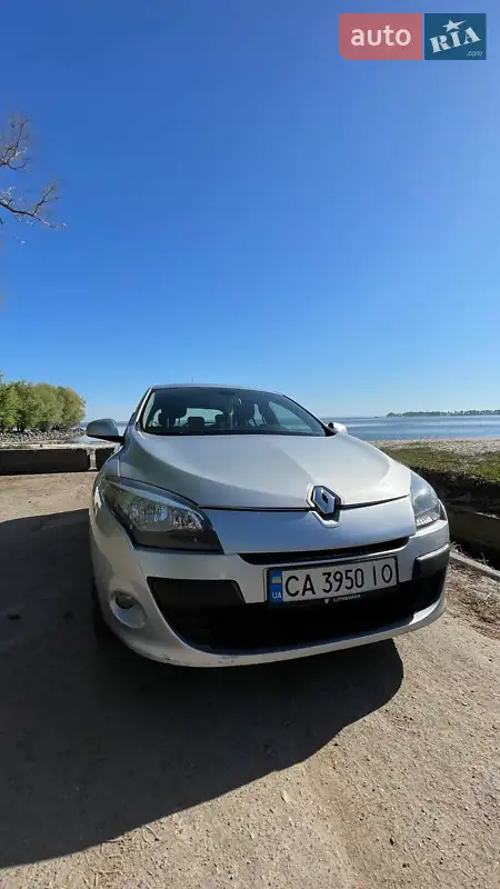 Хетчбек Renault Megane 2010 в 