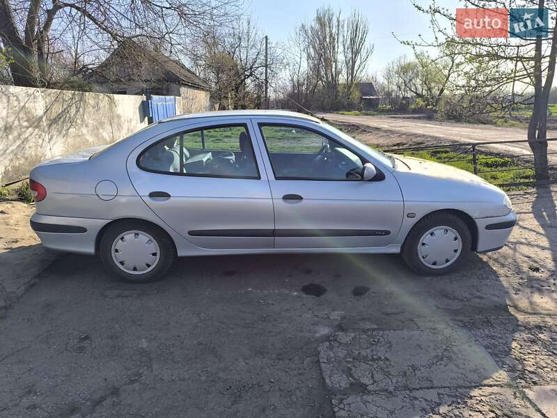 Седан Renault Megane 2003 в Межевой