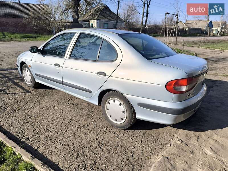 Седан Renault Megane 2003 в Межевой