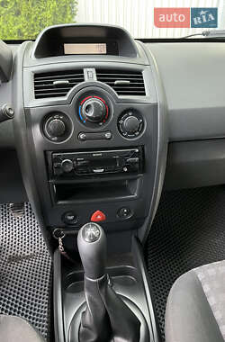 Хетчбек Renault Megane 2006 в 