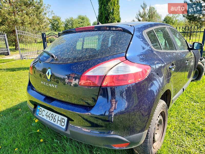 Хэтчбек Renault Megane 2012 в 