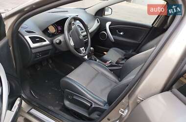 Хэтчбек Renault Megane 2010 в 