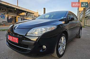 Хэтчбек Renault Megane 2010 в 
