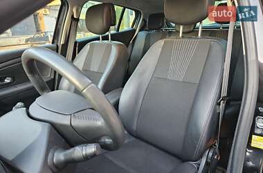 Хэтчбек Renault Megane 2010 в 