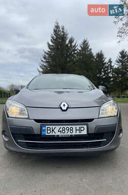 Хэтчбек Renault Megane 2011 в 