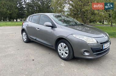 Хэтчбек Renault Megane 2011 в 